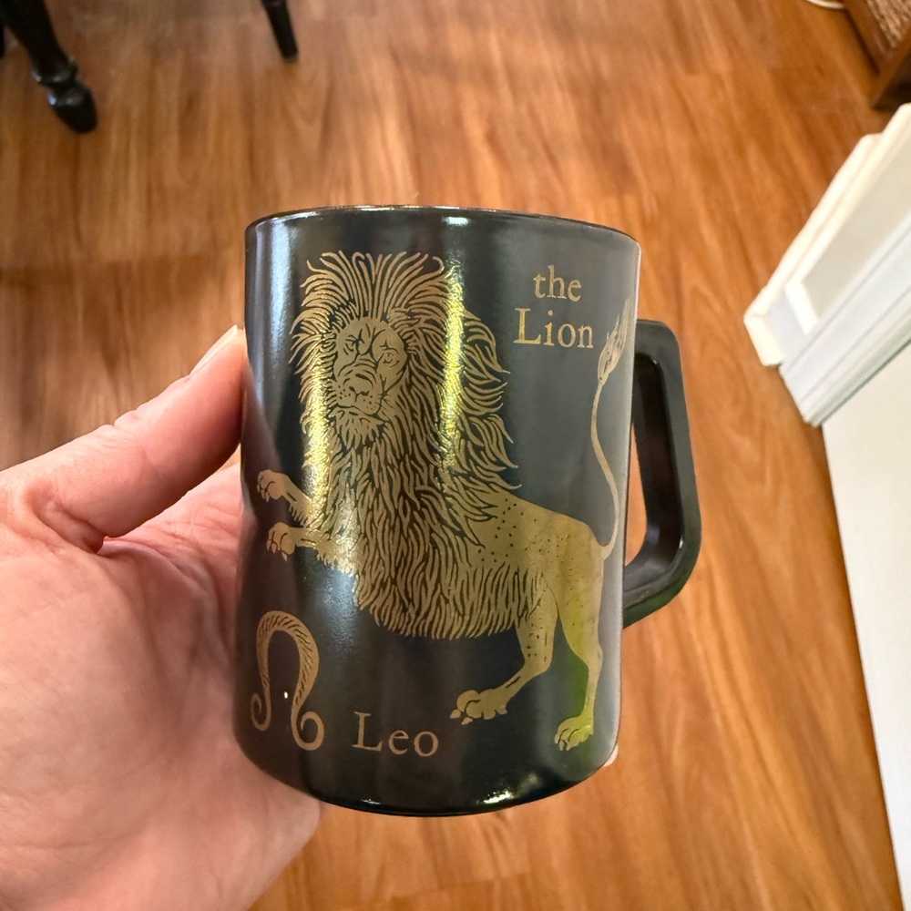 Vintage Leo Federal Milk Glass Mug